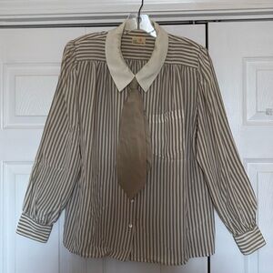 Women’s blouse with detachable neck-tie